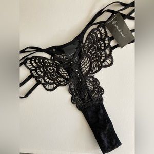 ASHLEY STEWART | NWT Women’s Butterfly Lace Thong